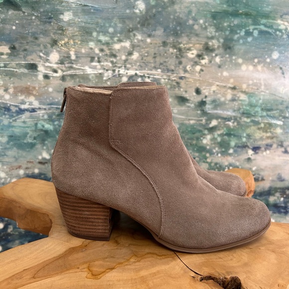 Women's Suede Ankle Boots - Picture 1 of 8